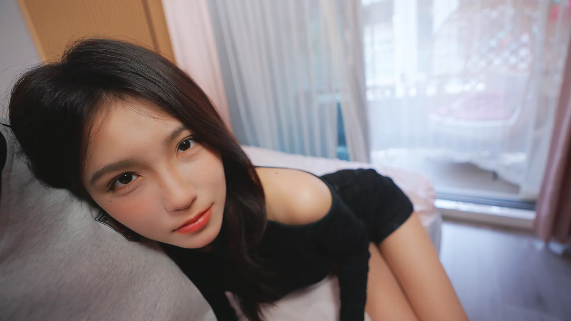 美女你矜持一点/Stay Reserved, Beauty